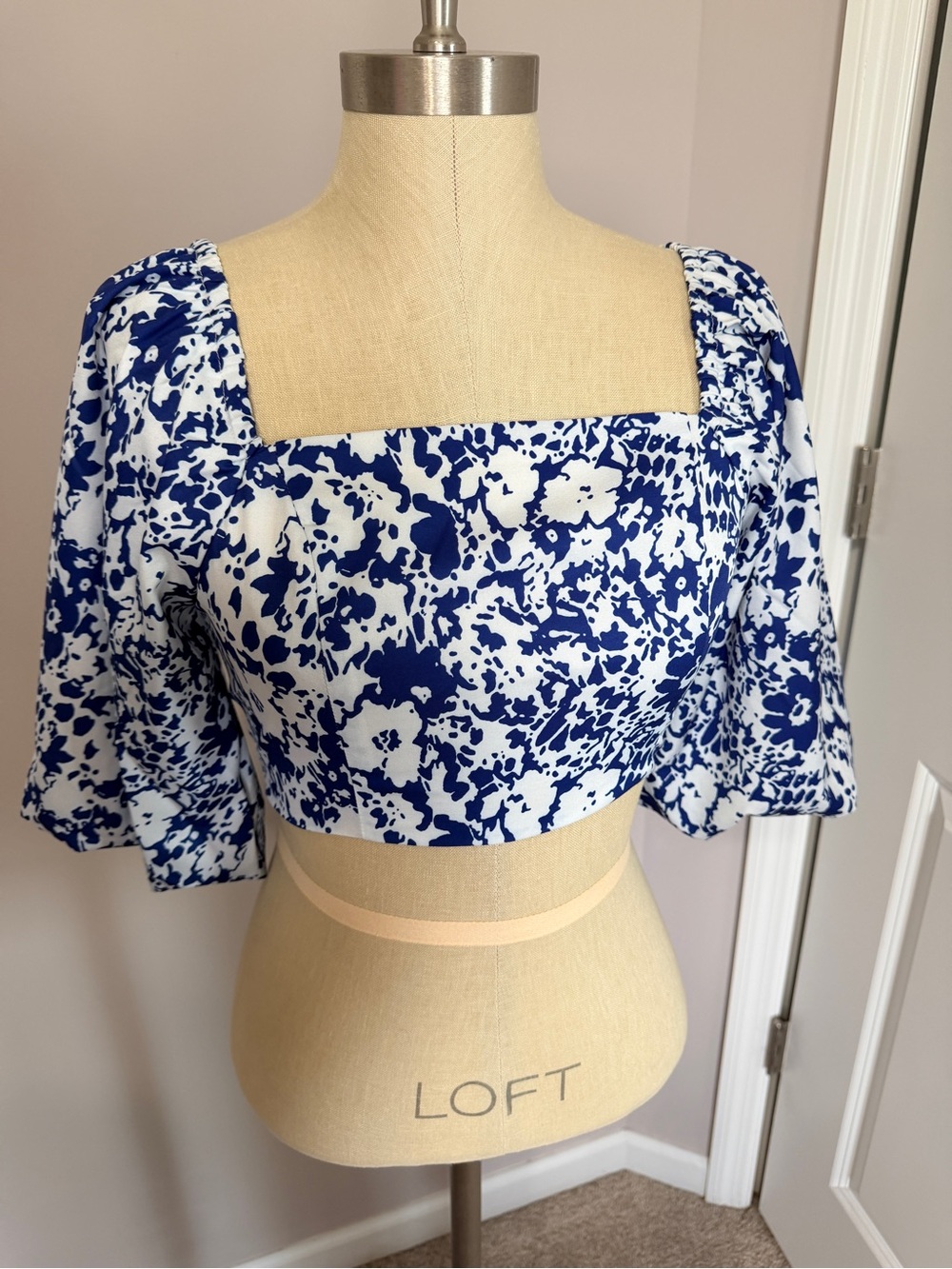 Pink Lily Blue & White Square-Neck Floral Crop Top